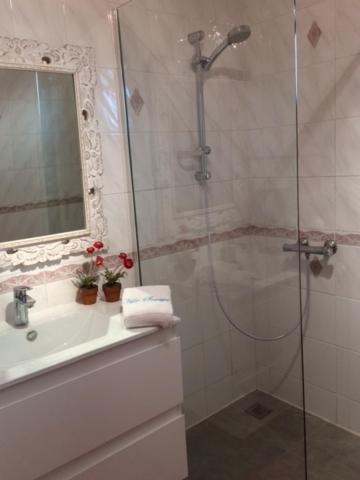 Soraya , Quiet Location With Big Garden Near And Old Town Of Appartamento *
