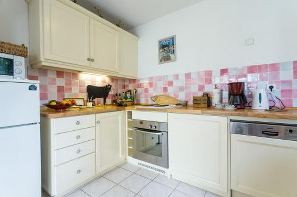 Appartement Soraya , Quiet Location With Big Garden Near And Old Town Of *